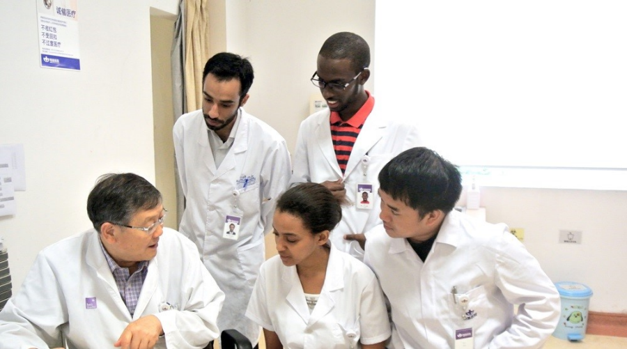 2011年6月首批东南大学医学院留学生来院实习